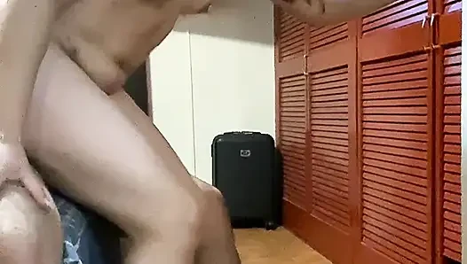 Seksi yüksek topuklu ayakkabılarla sikişiyor