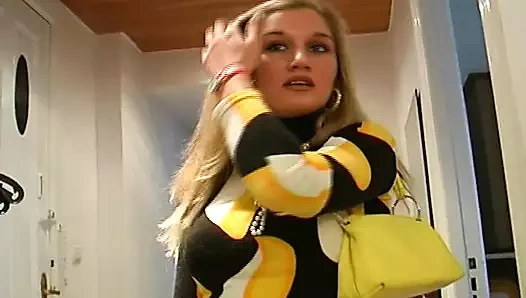 Sıcak alman hatun mary f. güzel yüzünü sıcak cum ile püskürtülür