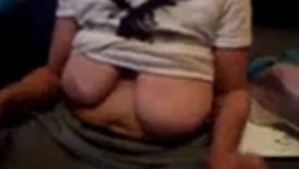 Yaşlı beyaz kadın siyah ejderhanın içine boşalmasını ister