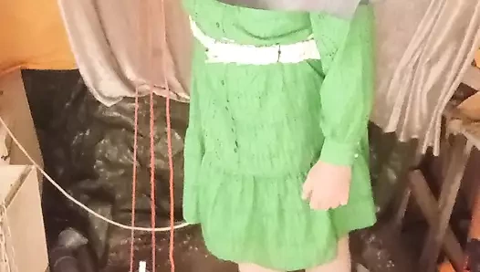 Lastik başlı yeşil ev hanımı