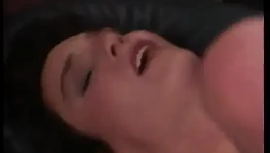 Yarak emmeyi seven bu muhteşem esmer için amında güzel sert sikiş