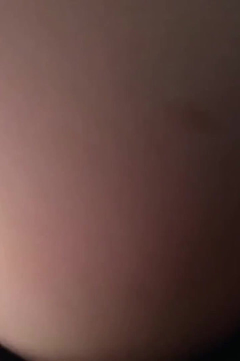 Şeker bebek kullanılıyor ve döl yutuyor