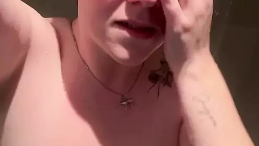 Bugün duşta çok kötü işemek zorunda kaldım.