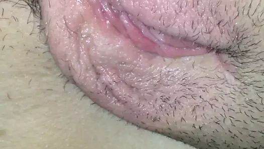 Gerçek karım bacaklarıyla geniş yayıldı