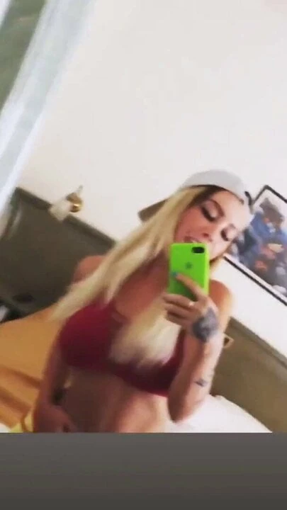 Русская сучка идет на пляж!