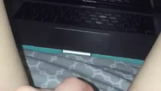 Başka bir büyük klitoris sürtme, reddit kullanıcısı ona haraç verdi