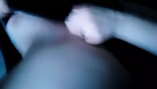 Karım onu ​​kedi kapalı ve göt ve göğüsleri gösteriyor