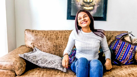 Kabarcıklı latin tatlı bir iş için derin anal almak mutlu