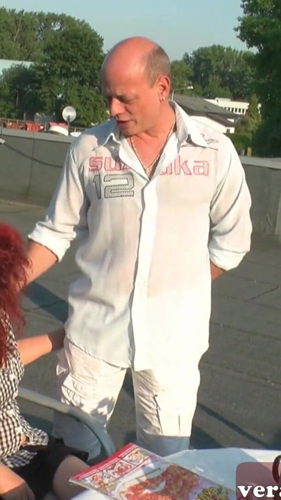 Alman olgun özel çift aşk içinde hissediyorum ve açık havada sikme | Klip 1