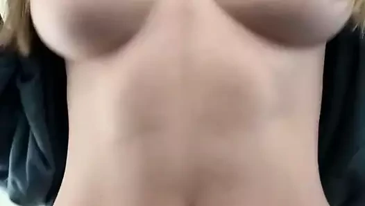 güzel zıplayan göğüsler