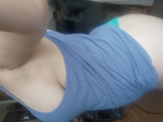 Orta yaşlı seksi kadın mastürbasyon yapıyor