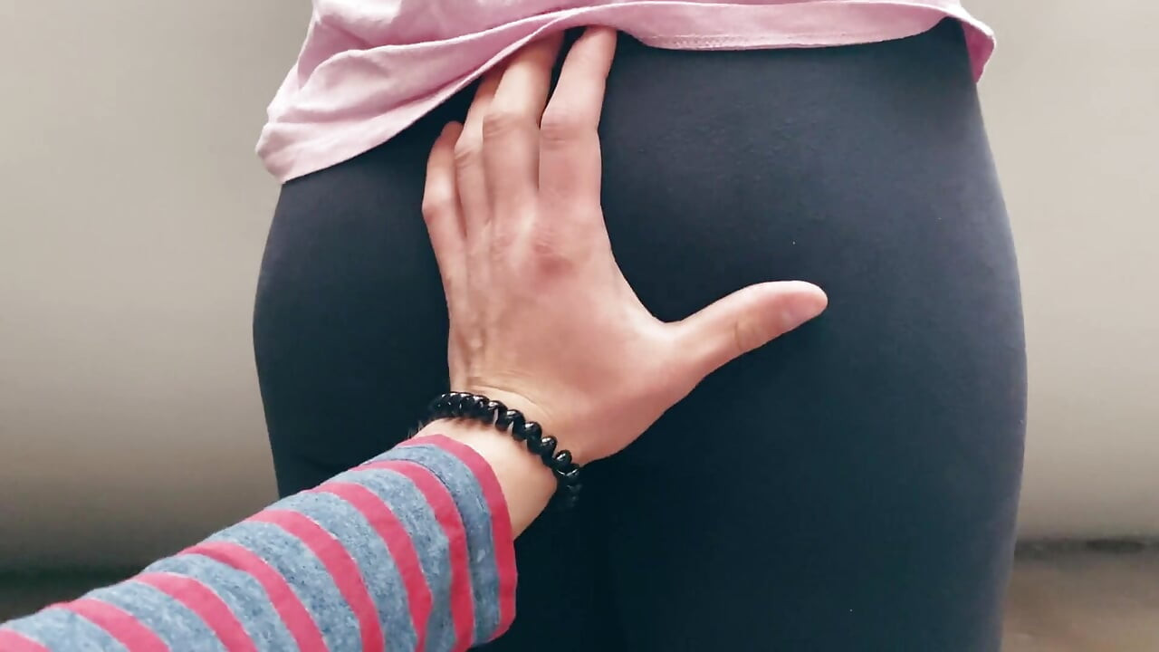 Ağlatmak için ağzından sikiliyor - girişte emme