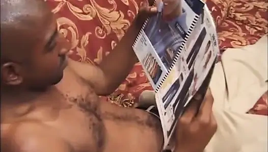 Siyah ve beyaz büyük siyah amcık sikişiyor üçlü seks