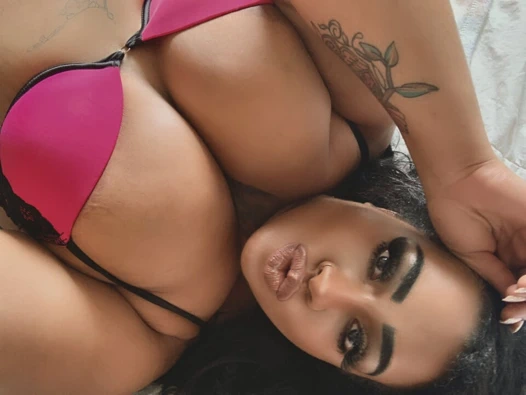 İç çamaşırlı ateşli hatun orgazm oluyor