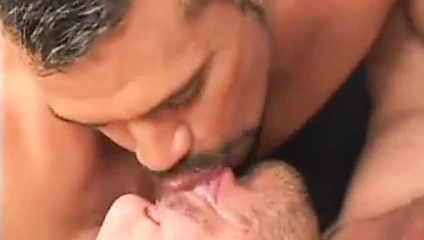 Islak, kremsi ateşli öpücük