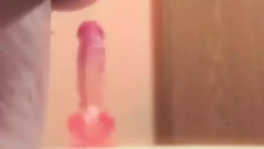 İri güzel kadın orgazm olurken büyük fışkırtarak fışkırtıyor