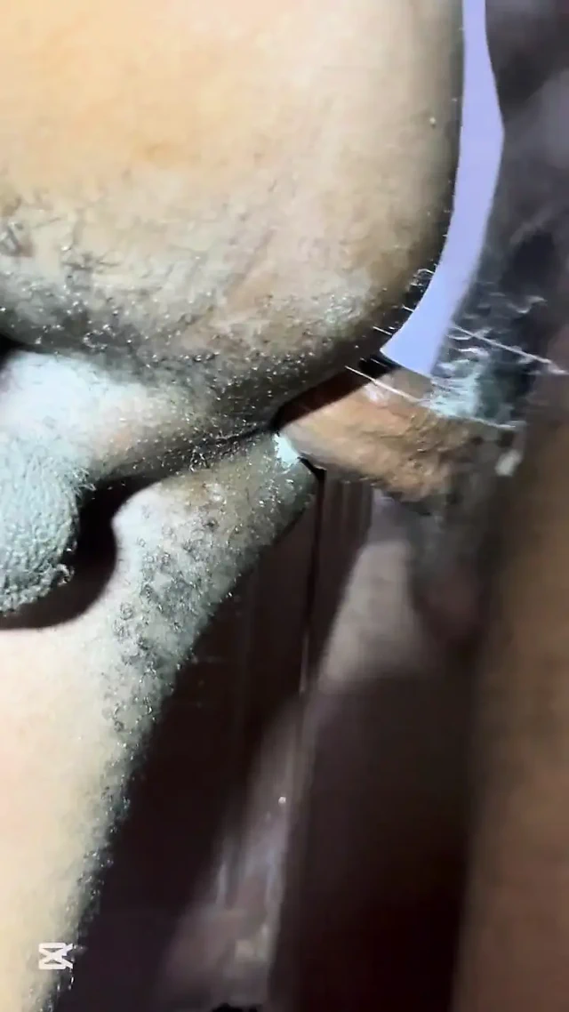 Heteroseksüel üvey erkek kardeşler prezervatifsiz sikişiyor