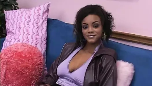 Harika zenci kadın sert ırklararası sikişin tadını çıkarıyor