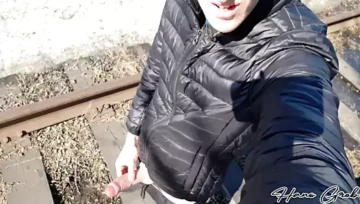 Çocuk rayları spermle doldurdu