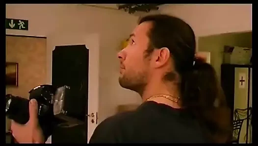 İnşaatçılar kedi sundu