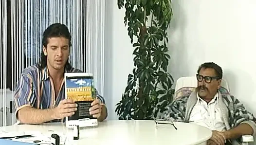 Çekici Alman orta yaşlı seksi kadın anal oynamanın tadını çıkarıyor ve yüze boşalmadan önce sikişiyor