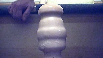 Fıçı oyuncağındaki büyük adam.................