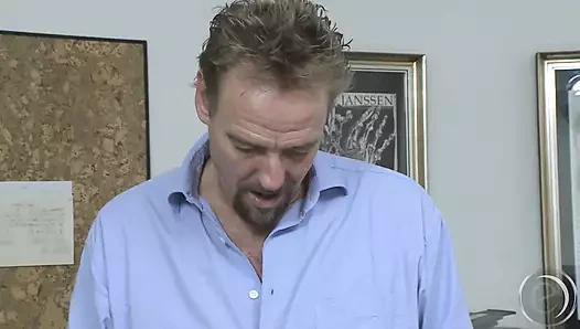 Maria Belucci pozisyon alıyor