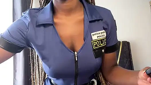 Polis memuru kelepçeli hazır