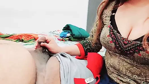 Desi anne yakalar üvey onun sutyen külot üzerinde Mastürbasyon daha ona yardım etmek için boşalmak ile net Hintçe sesli romantik