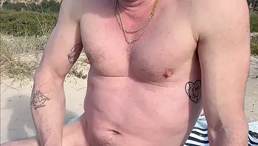 Kum tepelerinde yalnız