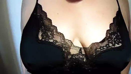 Sue gösteren onu göğüsleri