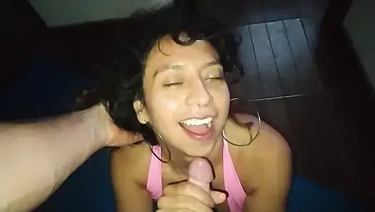 Yakın ve kişisel: Celeste şimdi gırtlağına kadar alma alıştırması yapıyor