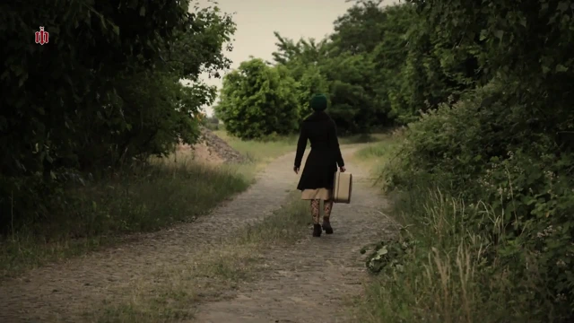 Pansiyon - 1 - Uzak bir pansiyonun tek misafiri olan güzel bir kız, tuhaf bir şehvetin tutsağı olur