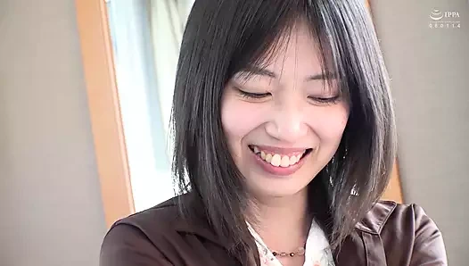 M612G03 İlişkiyle ilgili ankette işbirliği yapan genç evli kadın biraz hüsrana uğradı