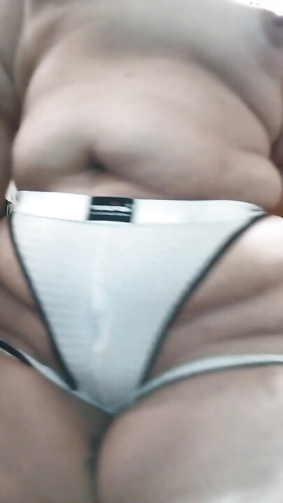 Prens dez jockstrap giyiyor ve götünde el izi görüyor