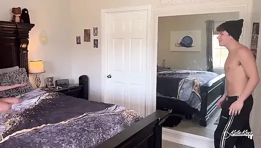 Üvey oğul üniversiteden dönüyor