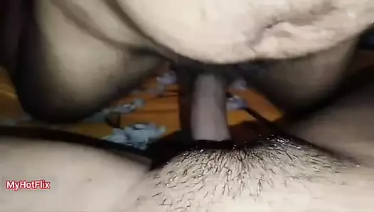 Ateşli Hintli çift seks videosu