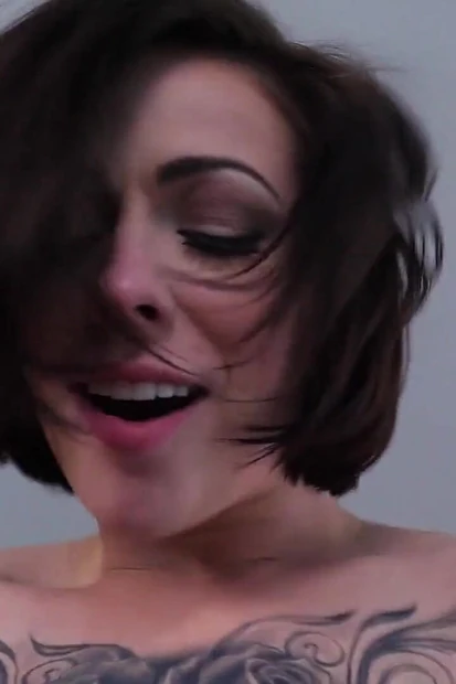 Сексуальную брюнетку Harlow Harrison трахает на бильярдном столе лучший друг ее мужа