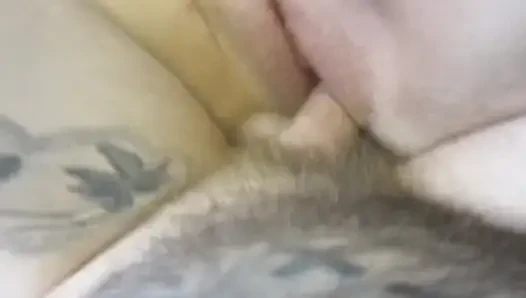 Seksten sonra amına boşalıyor