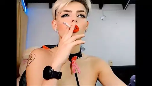 keyifli ladyboy sigara fetiş