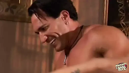 Ateşli sarışın seksi iş arkadaşını memnun etmeye hazır