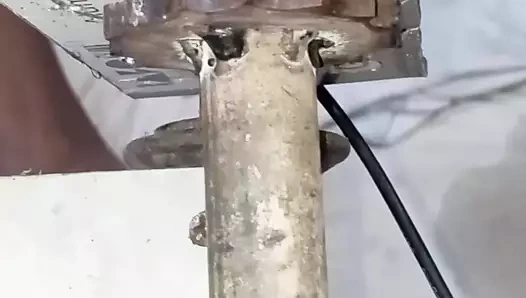 Ateşli anne amında oyuncakla maksimum eğlence yapıyor