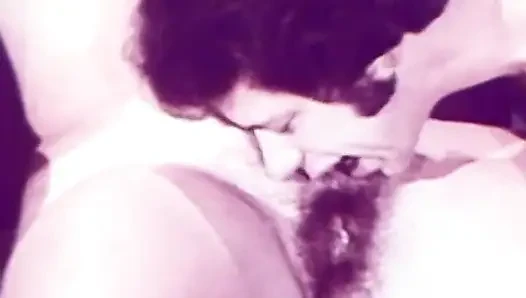 Öpüşme yalama parmaklama retro orgazm