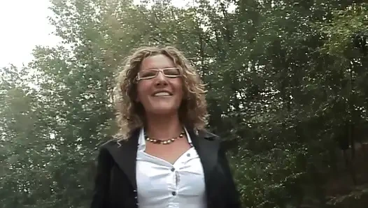 Alessia Donati Parkta Son Işeme Ile Birlikte Casting Yapıyor