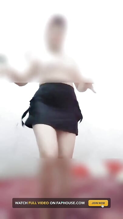 Çıplak Başörtü Dansı