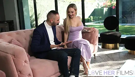 İri göğüslü ayak tanrıçası Katalina Kyle tapıldıktan sonra sikiliyor