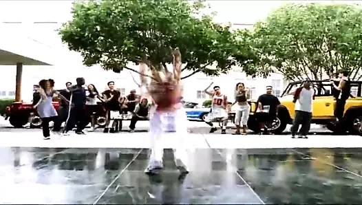 Britney spears en iyi yaptığı şeyi yapıyor