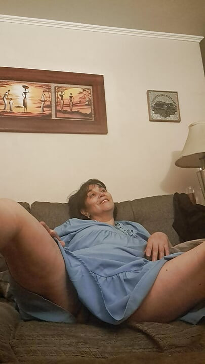 Üvey oğlunun arkadaşı ona olgun bir vücut göstermem için beni baştan çıkardı