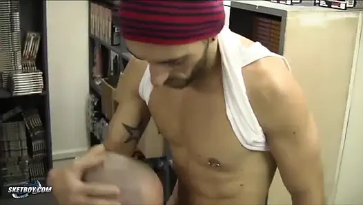 Sketboy - spor ayakkabılı fahişe