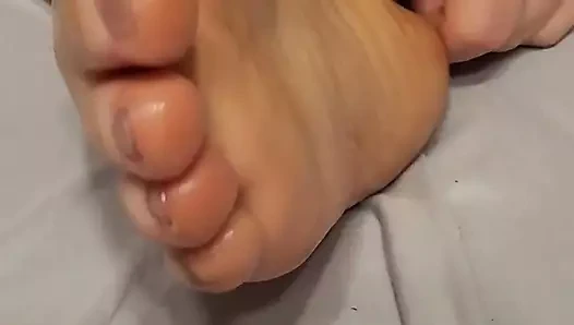 Ayaklarımı vazelin için hazırliyorum